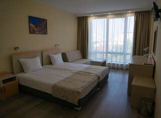 Отель Hotel Puldin COOP Пловдив Большой двухместный номер с 1 кроватью или 2 отдельными кроватями-1