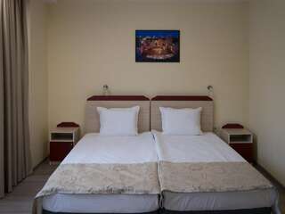 Отель Hotel Puldin COOP Пловдив Двухместный номер с 1 кроватью или 2 отдельными кроватями-1